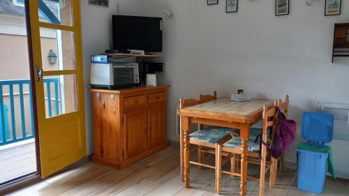 Joli studio avec balcon donnant sur la montagne in Campan