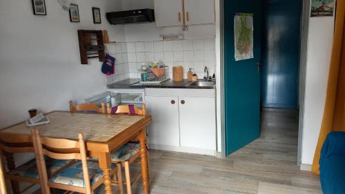 köök, Joli studio avec balcon donnant sur la montagne in Campan