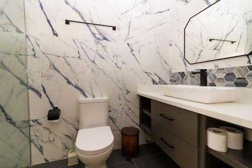 Bad, 2 Bedroom Apartment at Maynards in Retreat