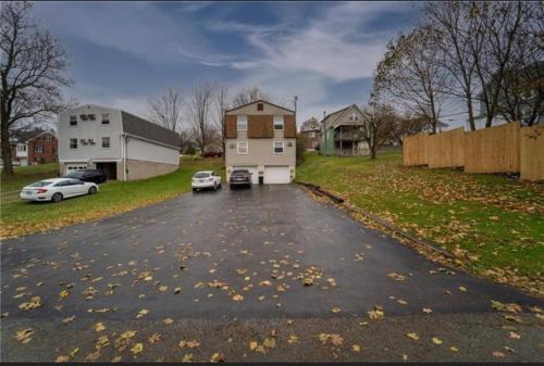 Pet Friendly Private Townhouse With Washerdryer in Ligonier, USA