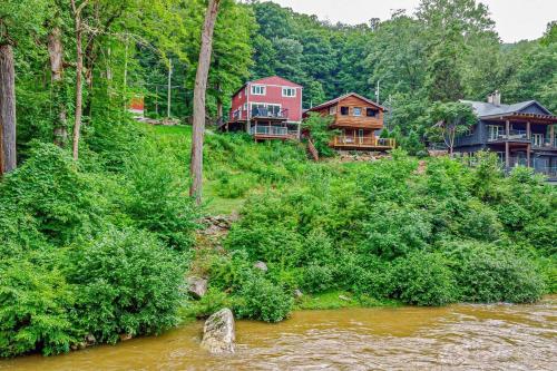 Pet Friendly Creekside Cabin At Darlington in Ligonier, USA