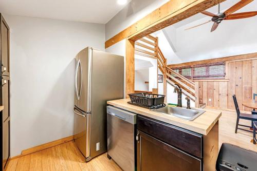 Pet Friendly Creekside Cabin At Darlington in Ligonier, USA