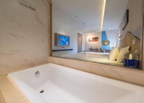 Le's Cham Hotel Room Type - Deluxe Luxury Room