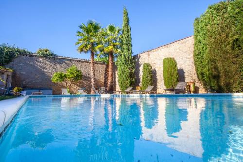 Appartement climatisé dans propriété piscine jardin BBQ