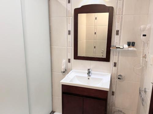 Standard Quadruple Room image 1