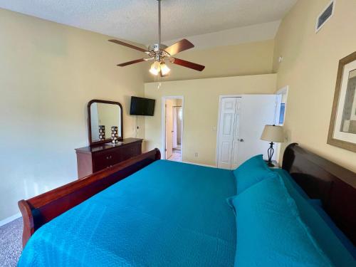 Three Bedroom Apartment #3 -- 5014 LBC -- VUSA Three Bedroom Condo Apartment - image 6