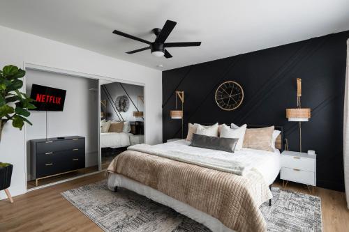 *Golden Getaway* 5 Beds / 8 Minutes to Downtown in Shelltown