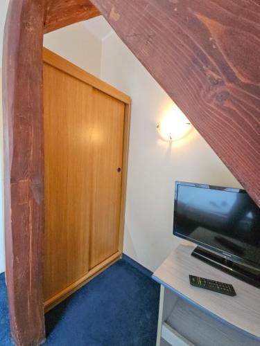 2 twin beds