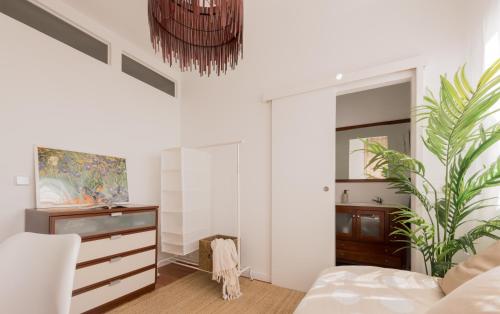 Sunny and Cozy Room with Ensuite Bathroom, Madrid (photo 5)