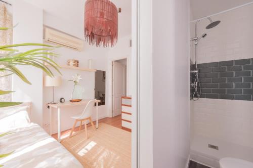 Sunny and Cozy Room with Ensuite Bathroom, Madrid (photo 3)