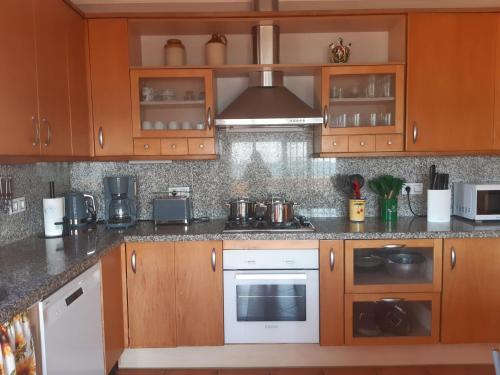 ห้องครัว, Gibraltar Views Guest House in ลาลิเนียเดลาคอนเซพเซียน