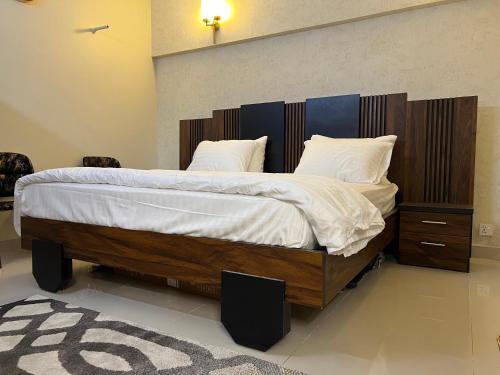Comfortia Guest House 3 Bed with DringDining - image 4