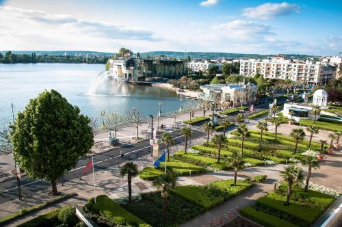 Appartement 12 min Paris - Parking Privé Gratuit - Wifi - Netflix - Balcon (Appartement 12 min Paris - Parking Prive Gratuit - Wifi - Netflix - Balcon) in Enghien-les-Bains