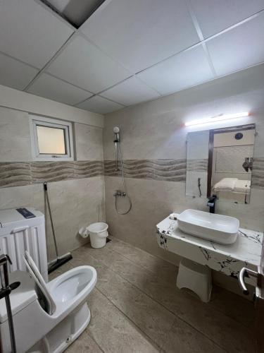 Comfortia Guest House 3 Bed with DringDining - image 13