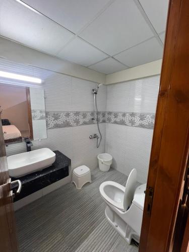 Comfortia Guest House 3 Bed with DringDining - image 10