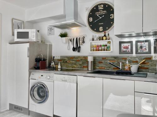 Living at Saarpartments - AdultsOnly - Business & Holiday Homes with Kitchen for Long- and Short Term stay, 3 min to St Johanner Markt and Points of Interest, Saarbrücken (fotografie 6)