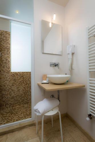 Double Room image 4