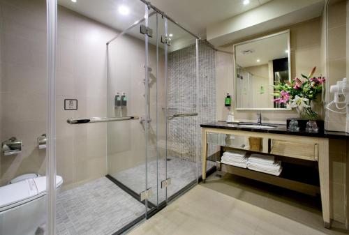 room detail thumbnail 2