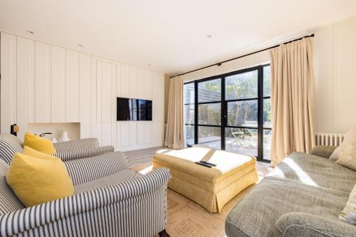 Battersea Set – 3 Bedroom Home with Garden, London (photo 6)