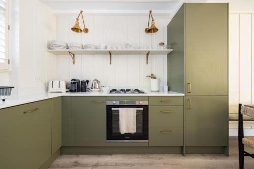 Battersea Set – 3 Bedroom Home with Garden, London (photo 10)