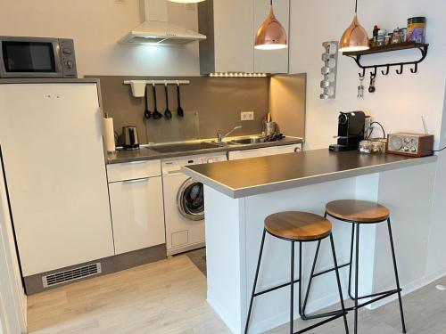 Living at Saarpartments -AdultsOnly- 2 Bedrooms, Kitchen - Business & Holiday Apartments for Long- and Short term Stay, 3 min to Train Station, Secure E-Bike Parking! in Saarbrücken, Deutschland
