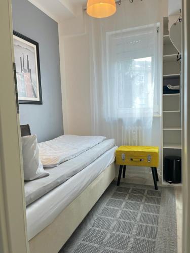 Living at Saarpartments -AdultsOnly- 2 Bedrooms, Kitchen- Business & Holiday Apartments for Long- and Short term Stay, 3 min to Train-Station, Secure E-Bike Parking!, Saarbrücken (fotografie 10)