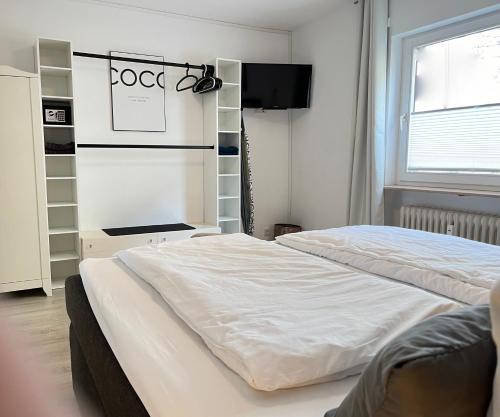 Living at Saarpartments -AdultsOnly- 2 Bedrooms, Kitchen- Business & Holiday Apartments for Long- and Short term Stay, 3 min to Train-Station, Secure E-Bike Parking!, Saarbrücken (fotografie 9)