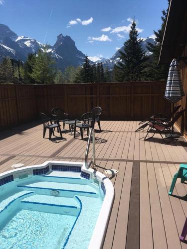 Hot tub, Banff Gate Mountain Resort in Canmore (AB)
