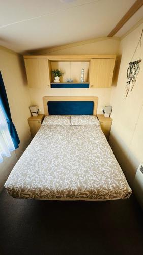 Cozy Private Static Caravan at Llyons Robin Hood - Silver Birch Way 11