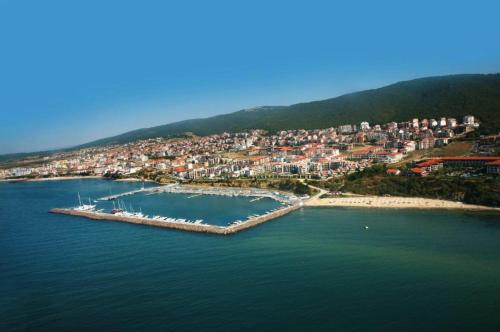 Studio with Sea View image 9