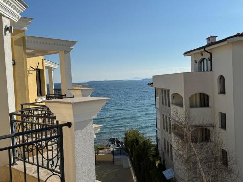Studio with Sea View image 5