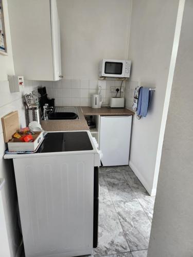 One-Bedroom Apartment image 5