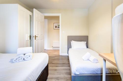 Spacious & Modern 2 Bed sleeps 5 in Walthamstow