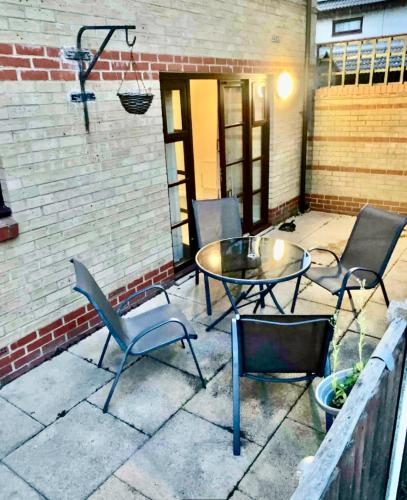 Spacious & Modern 2 Bed sleeps 5 in Walthamstow