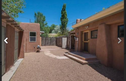 Come and enjoy Casita Los Sueños near the Plaza! in Santa Fe, USA
