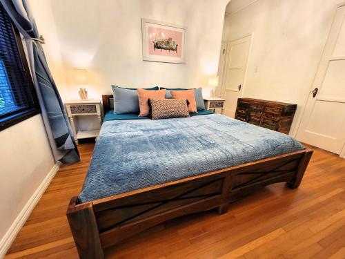 Encanto! Enchanted 3 bedroom private home near LACMA in Los Angeles, USA