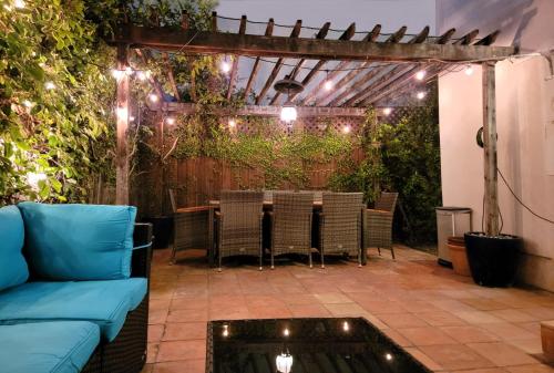 Encanto! Enchanted 3 bedroom private home near LACMA in Los Angeles, USA