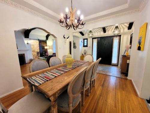 Encanto! Enchanted 3 bedroom private home near LACMA in Los Angeles, USA