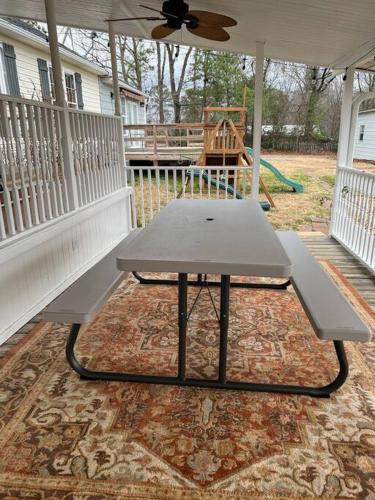 Sovereign Cottage - Farm Land/Hot Tub/Outdoor Area in Fuquay-Varina, USA