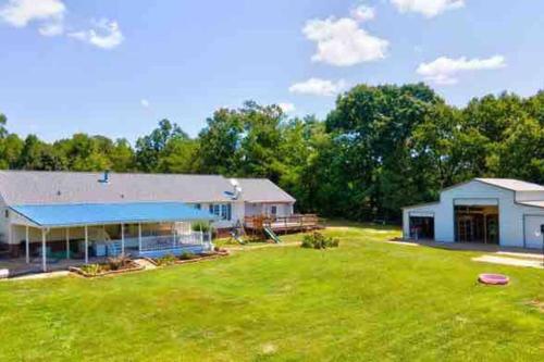 Sovereign Cottage - Farm Land/Hot Tub/Outdoor Area in Fuquay-Varina, USA
