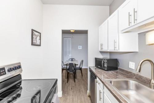 2BR Heritage Hill Apt Long Stay Discount