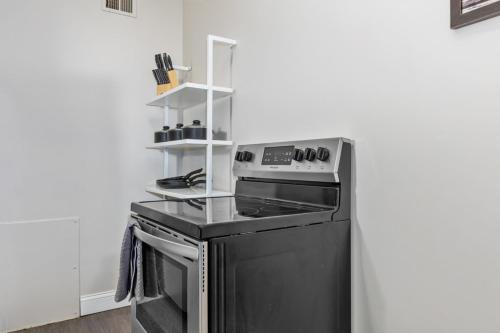 2BR Heritage Hill Apt Long Stay Discount