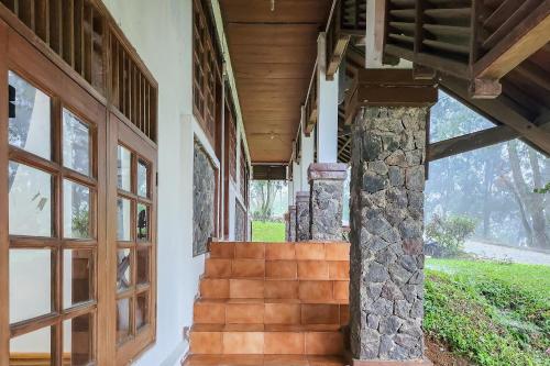 Exterior view, RedDoorz near Pasar Cipanas near Kebon Raya Cibodas