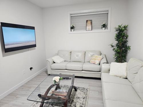 New built house, Stay in Style Guest Suite, 2bedroom, 2bed, 2bath, Edmonton