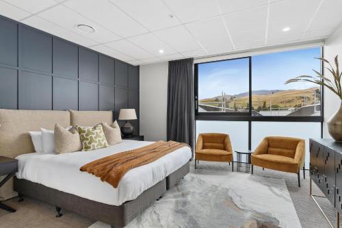 Apartment with Mountain View