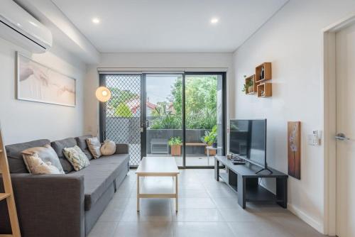 1Bedroom and Study Apt in Homebush Sleeps 5