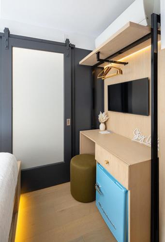 Little Charlie Hotel - Photo 5