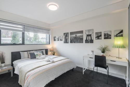 King bed Apt Study Homebush Sleeps 3 in Drummoyne