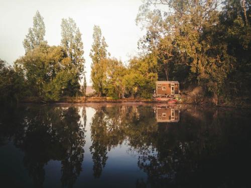 Quiet Lake House In Winery