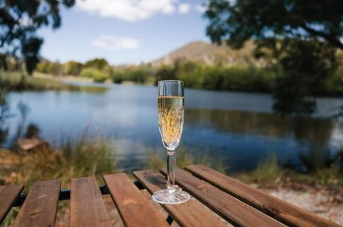 Quiet Lake House In Winery